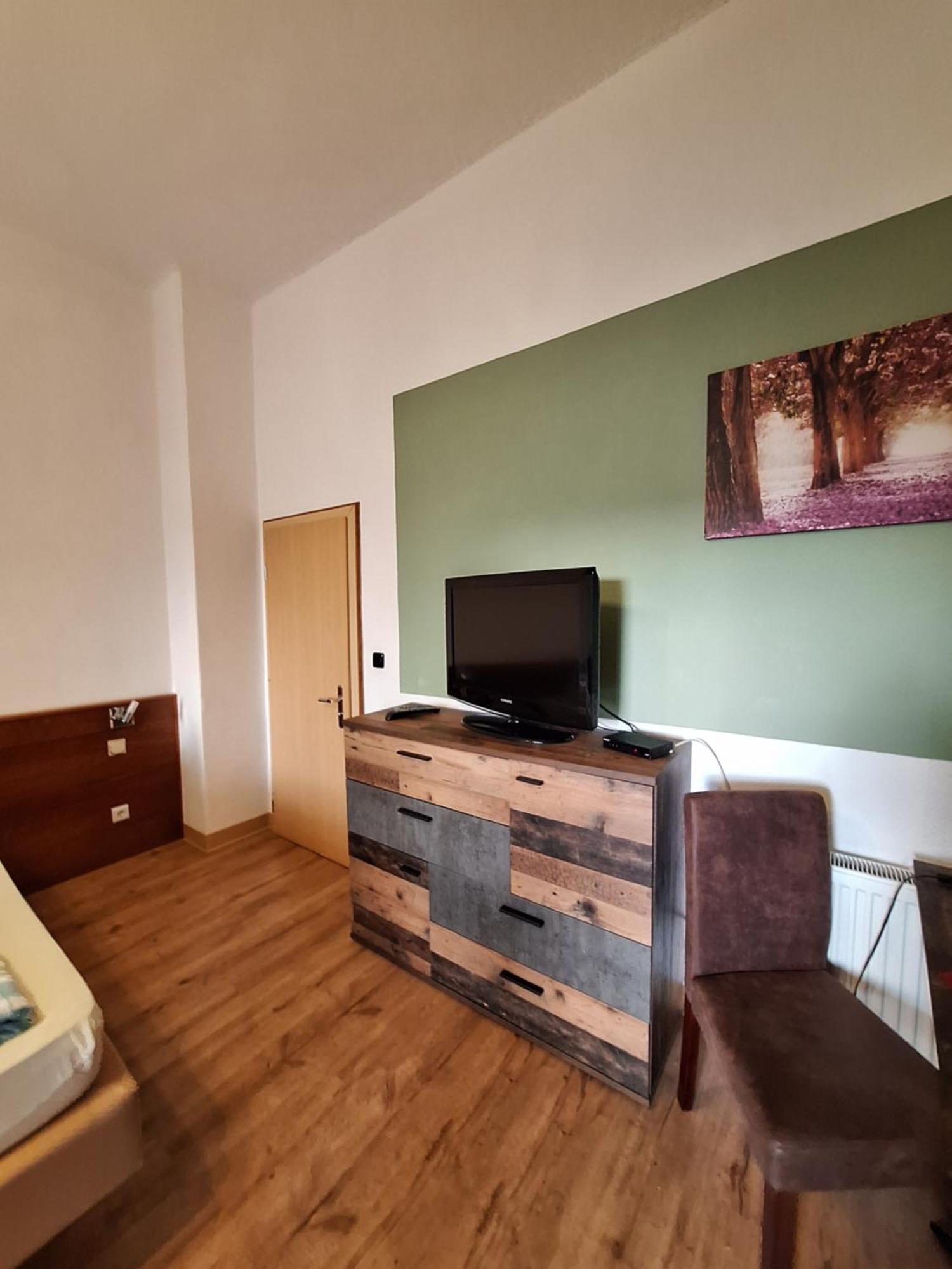 Gaststaette Und Pension Zur Schiene Merseburg Dış mekan fotoğraf